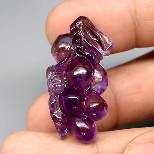 CV008 Natural Untreated Purple AMETHYST 52.77ct Grape Carving