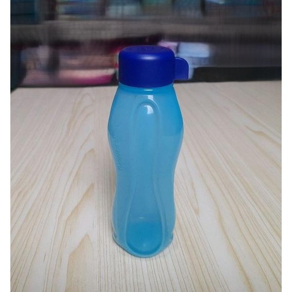 Tupperware Eco Bottle 310 ml Botol Minum Biru dengan Tutup Nyaman untuk Penggunaan Sehari-hari